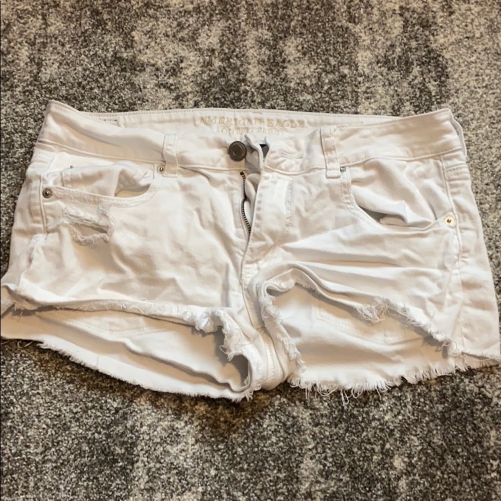 American Eagle White shorts